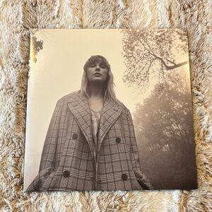 ✨RARE✨  TAYLOR SWIFT FOLKLORE “ILLICIT AFFAIRS” VINYL! PERFECT CONDITION 🌟